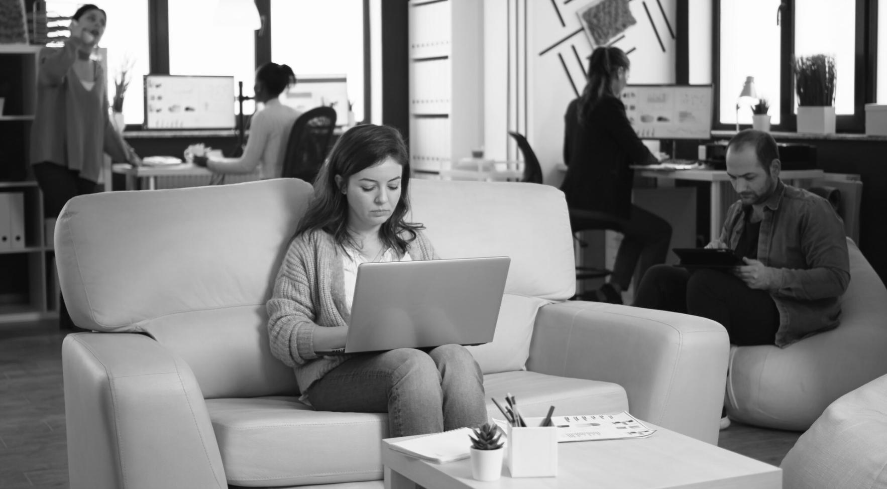 Финансовые эксперты Knowzara за работой